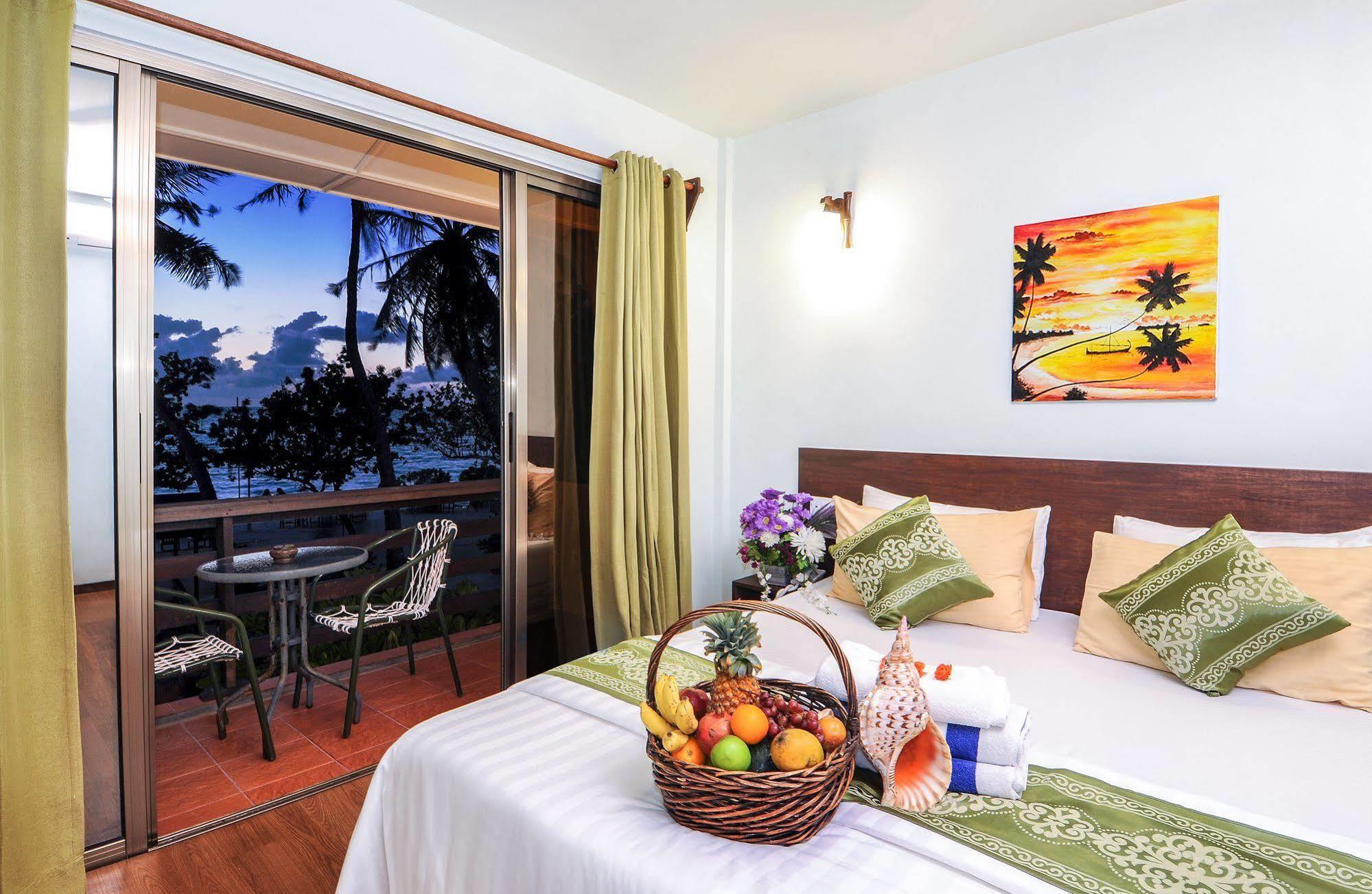 Salt Beach Hotel Maafushi Exterior foto